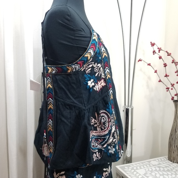 🍒NWT🍒 ANTHROPOLOGIE LOVE SAM EMBROIDERED TANK - Picture 6 of 6